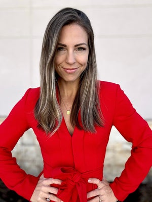 Portrait of Diana Thomas, Associate.